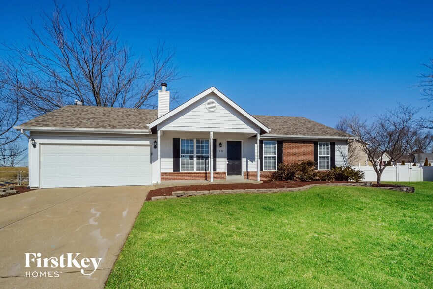 Building Photo - 641 Autumn Oaks Dr