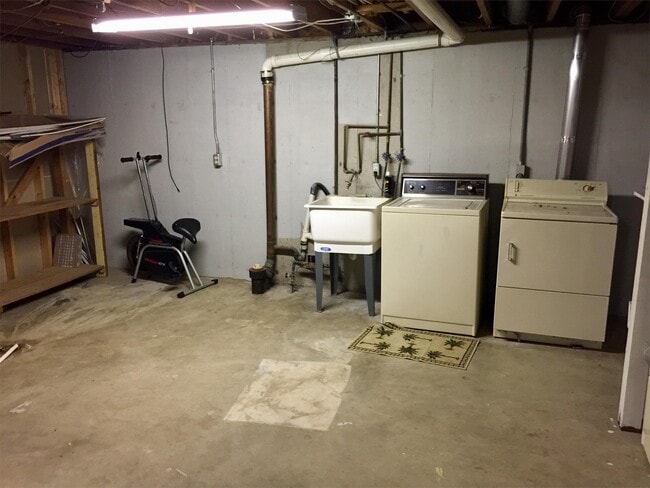 Building Photo - 301 Terrace Way