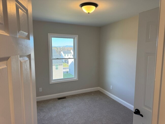 Building Photo - Brand New 3BR Townhouse