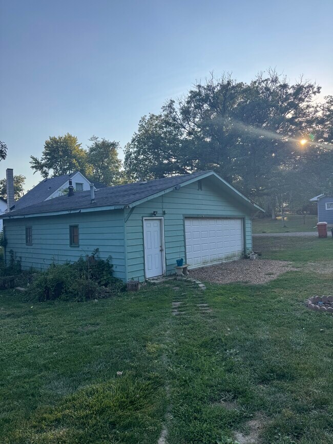 Building Photo - 12708 Foster St