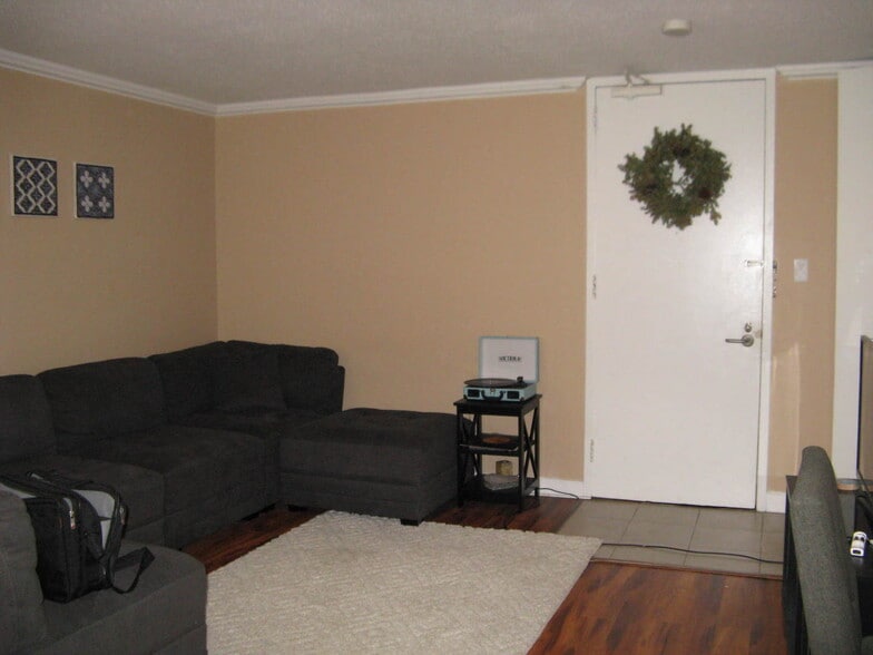 Building Photo - 1339 N Dearborn St