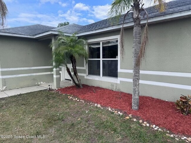Building Photo - 1565 Emerson Dr SE