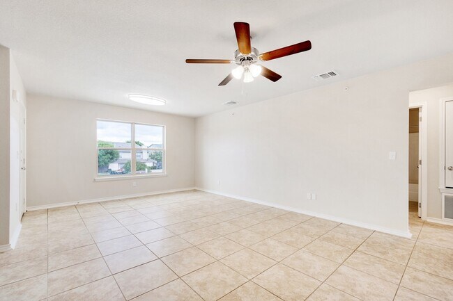 Building Photo - Stylish 3 Bed, 2 Bath Apartment in Georgetown