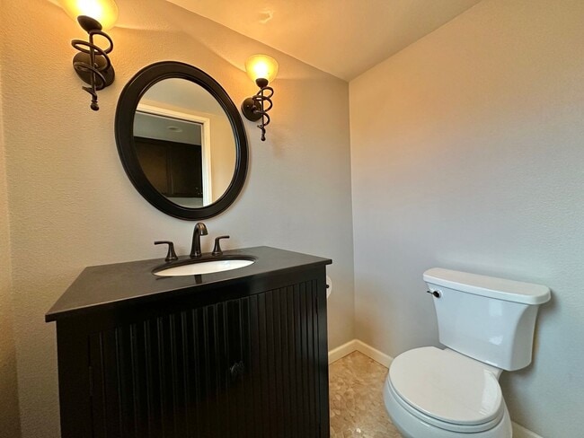 Building Photo - Elegant 3BR/2.5BA Home with Sparkling Pool!
