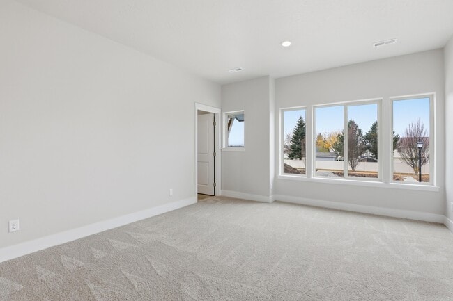 Building Photo - 609 Creative Way
