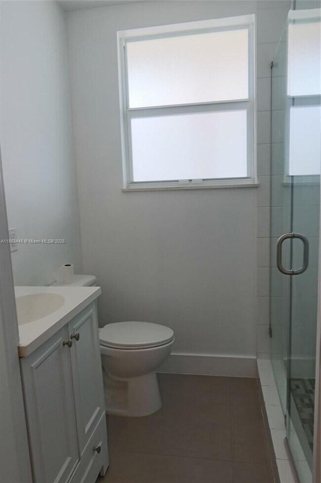 Building Photo - 555 E Dania Beach Blvd