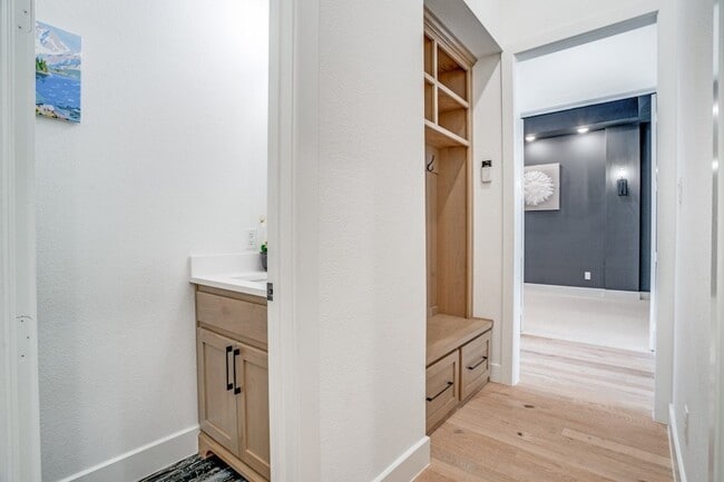 Building Photo - 4211 Mill Pond Dr