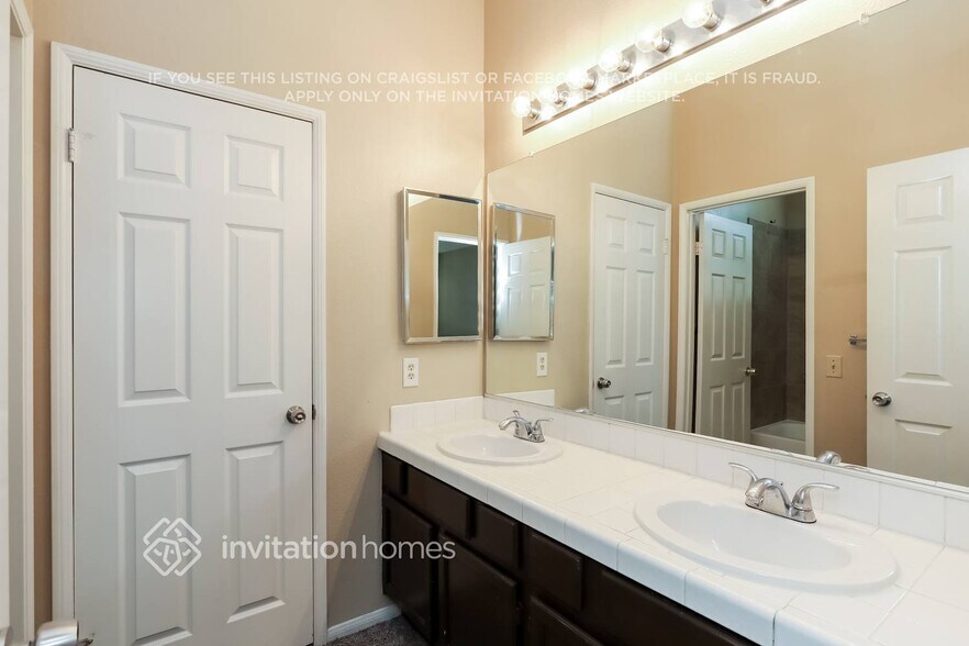 Building Photo - 40032 White Leaf Ln