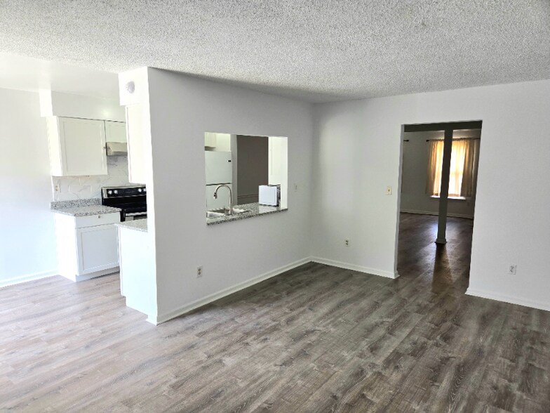 Building Photo - 691 Biltmore Dr