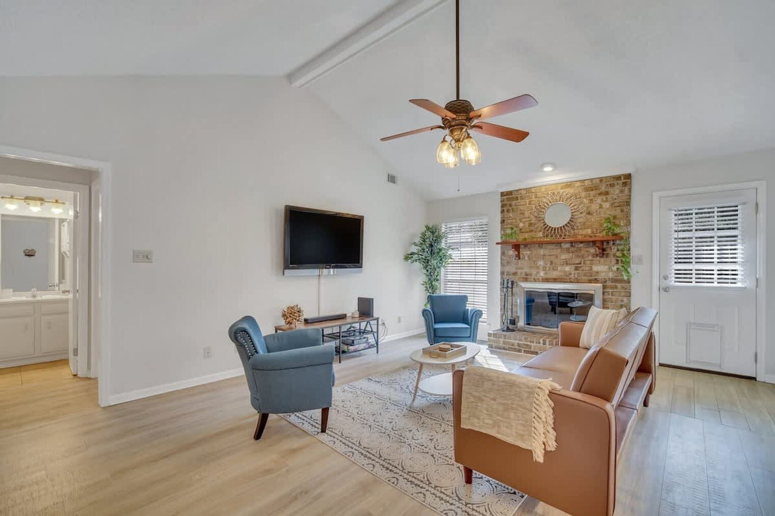 Building Photo - 313 Manden Rd