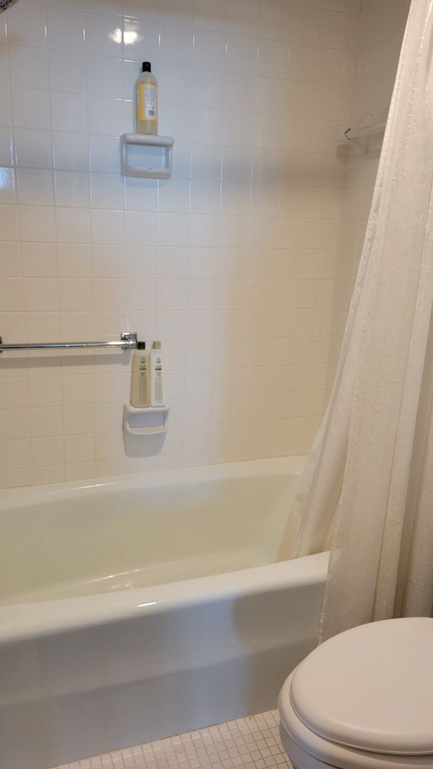 Building Photo - PENDING LEASE-Annual turnkey furnished  2/...
