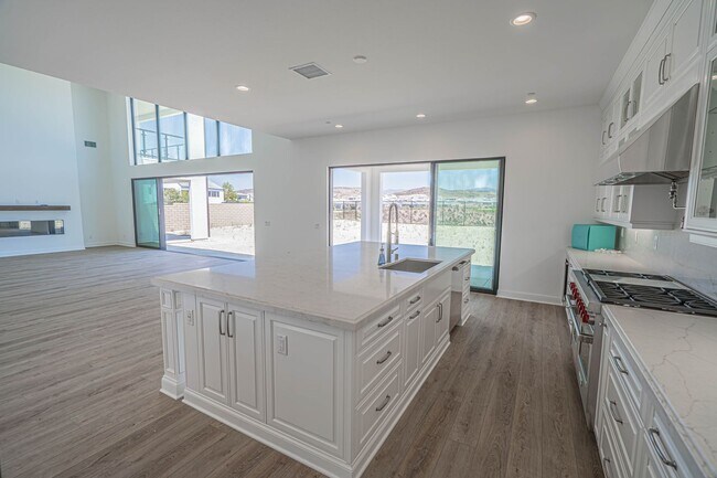 Building Photo - Spacious 5-Bedroom Home with Community Ame...