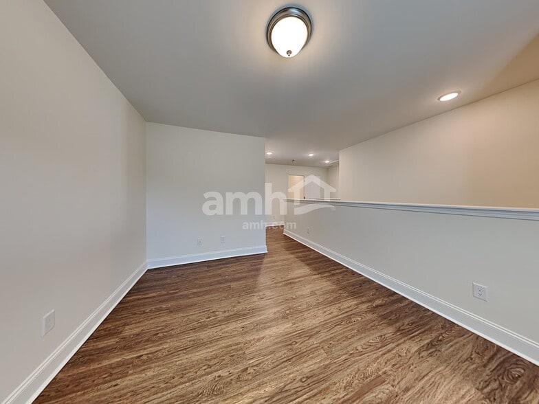 Building Photo - 986 Theodore Rd