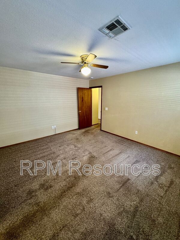 Building Photo - 2129 Harbor Dr