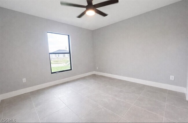 Building Photo - 529 SE 7th St