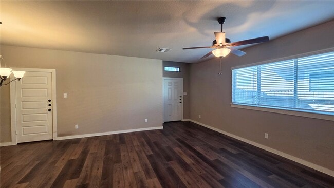 Building Photo - 9720 Grosbeak Ln