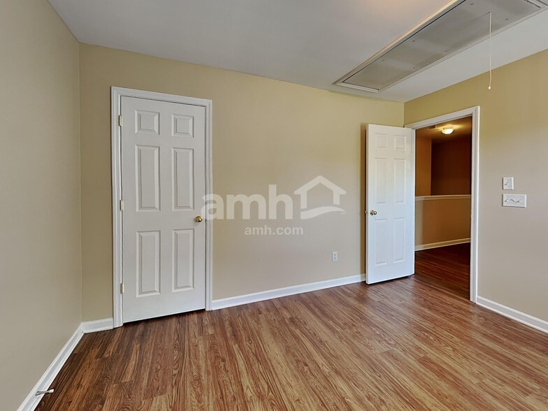 Building Photo - 2119 Ponty Pool Dr