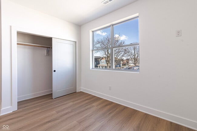 Building Photo - 2053 Columbia Ave