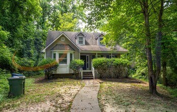 Building Photo - Cottage living in this 3-Bedroom, 3-Bath House with First Floor Master Bedroom!