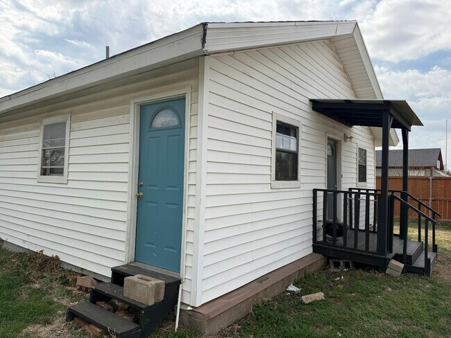 Building Photo - 820 SW 31st St