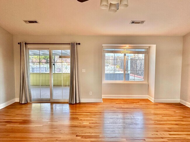 Building Photo - 148 Castlemont Dr