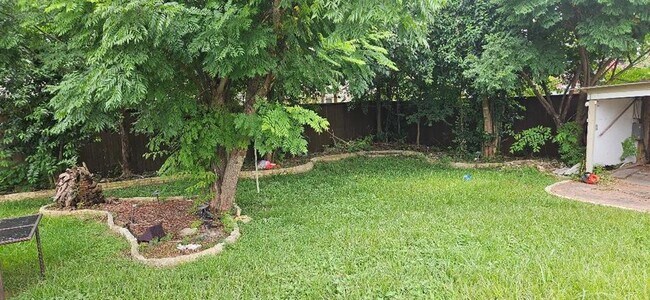 Building Photo - 5927 Moonmist Dr