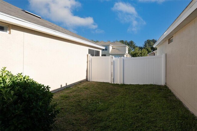 Building Photo - 5561 SW 40th St