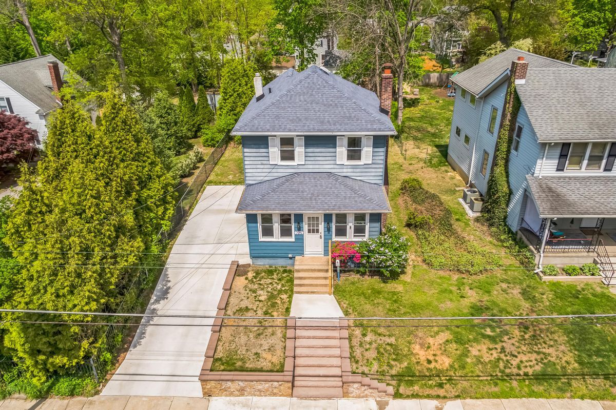 Building Photo - 725 Belmont Ave