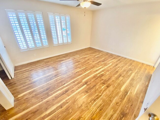 Building Photo - SPACIOUS SINGLE-STORY HOME 3 BEDROOM & 3 B...