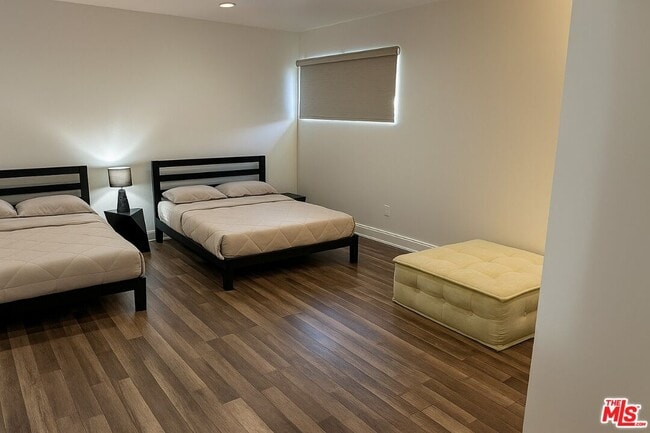 Building Photo - 11257 Collett Ave