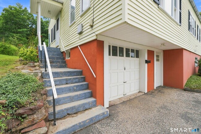 Building Photo - 107 Town Farm Rd