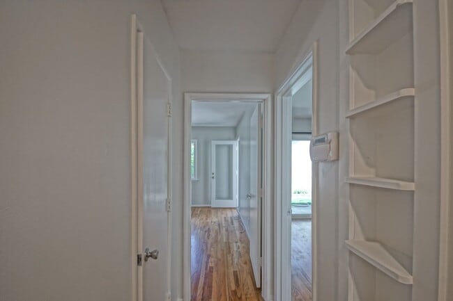 Building Photo - Incredibly Charming & Bright 3BR2BA Home w...