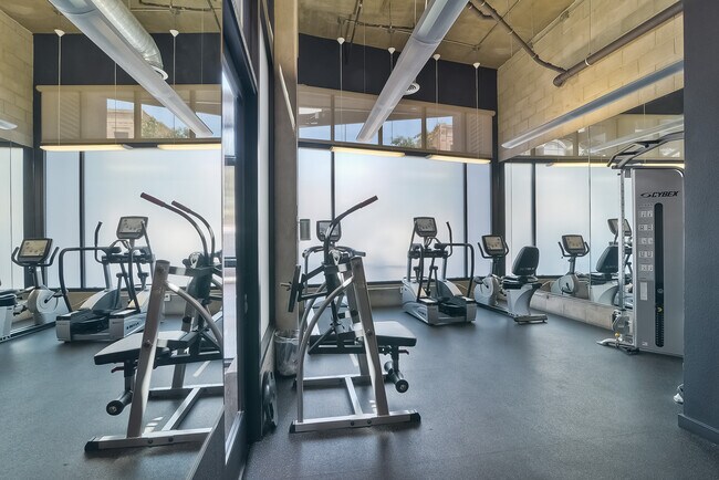 Building Photo - 777 6th Ave