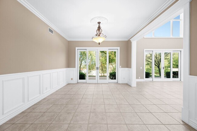Building Photo - Elegant Dream Retreat in the hills of Stud...