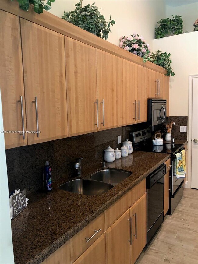 Building Photo - 5800 Coach House Cir