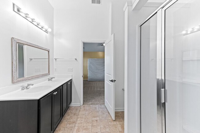 Building Photo - 3 BD 2.5 BA | Charming Home