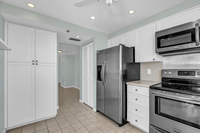 Building Photo - 1361 S Ocean Blvd