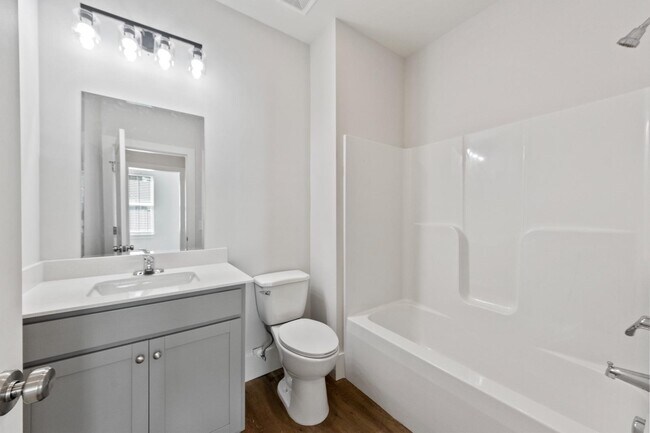 Building Photo - 503 N Walnut St