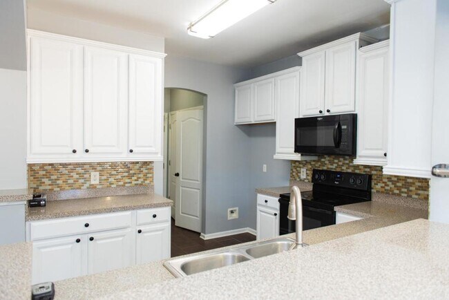 Building Photo - 2505 Arnold Mill Rd NW