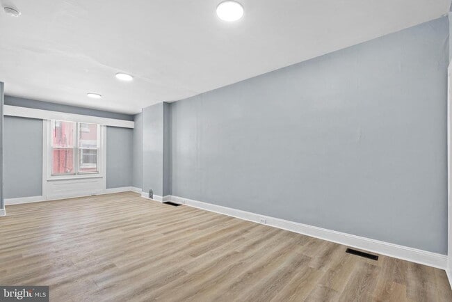 Building Photo - 1855 Brunner St