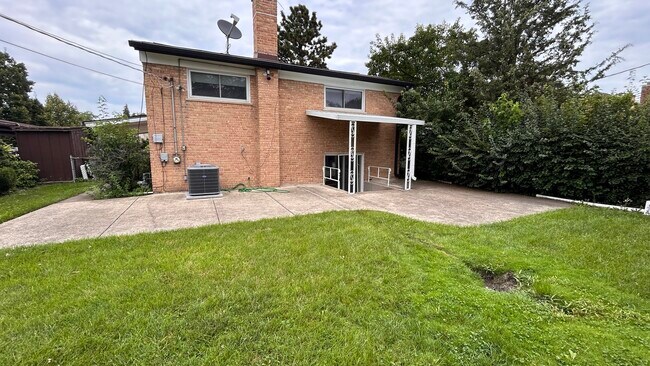 Building Photo - 8501 W Normal Ave