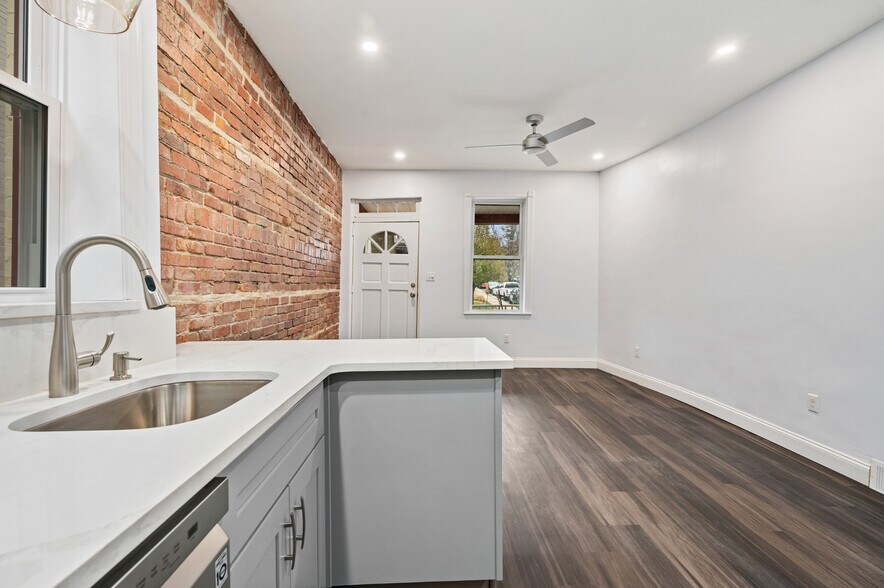 Building Photo - 318 Laurel St