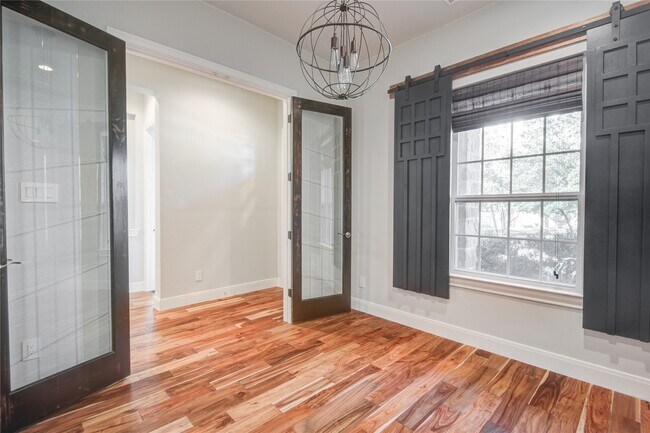 Building Photo - 135 Bella Luce