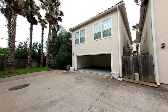 Building Photo - 7202 Harmony Cove