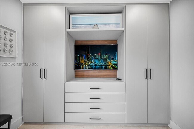 Building Photo - 145 NE 49th St