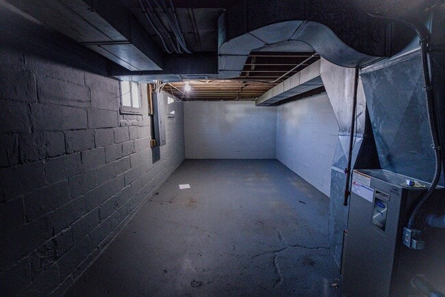 Building Photo - Spacious and Beautidul Four Bedroom Home!