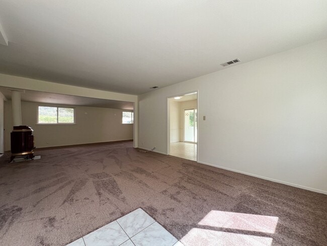 Building Photo - Three Bedroom St. Helena Home with Stunnin...