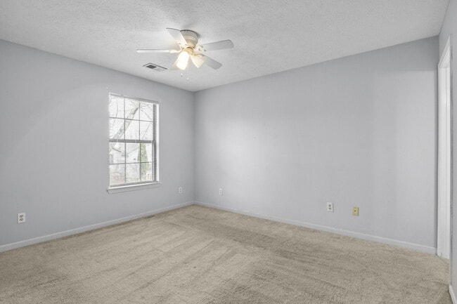 Building Photo - 881 Revere Run Dr