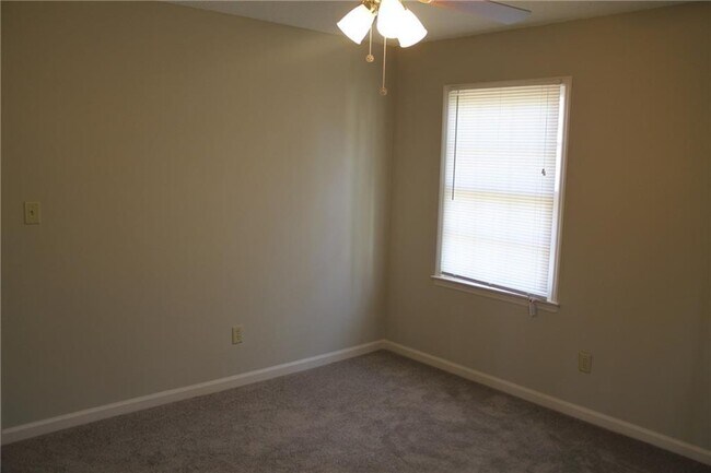 Building Photo - 2677 Colony Cir