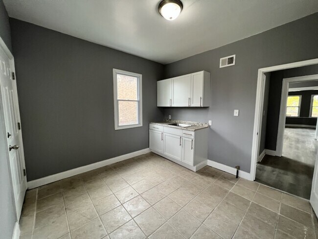 eat-in kitchen - 3968 Garland St